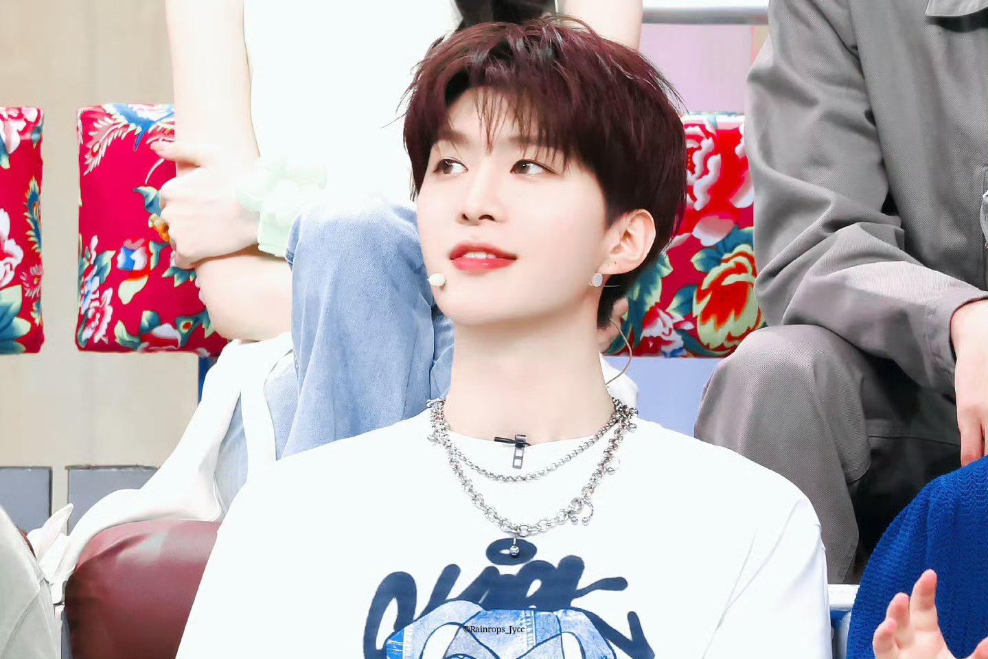 范丞丞你是会帮忙的 范丞丞一直都是个机灵鬼儿，尤其做游戏，他可太懂什么叫个人战了