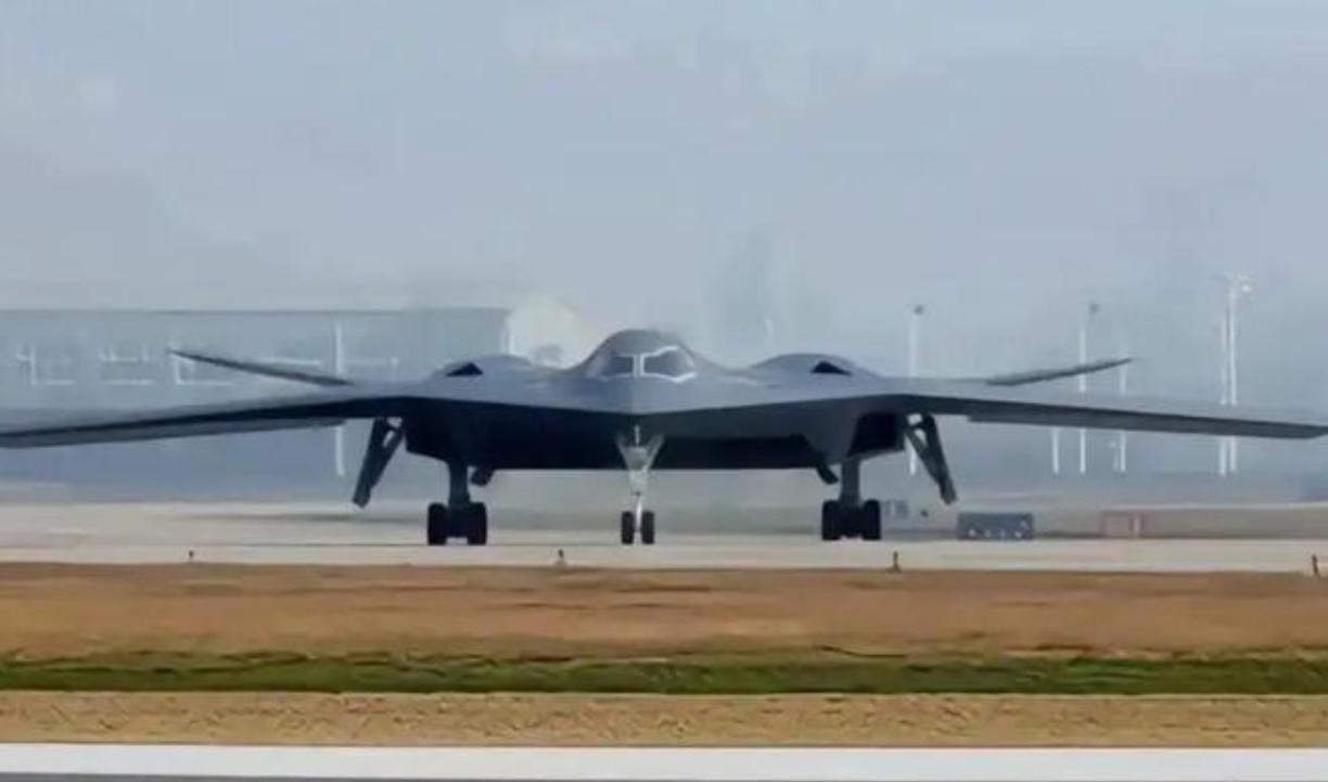 2026年1月，中国官方对长期备受关注的轰-20隐身轰炸机亮相进行了郑重发声和铺