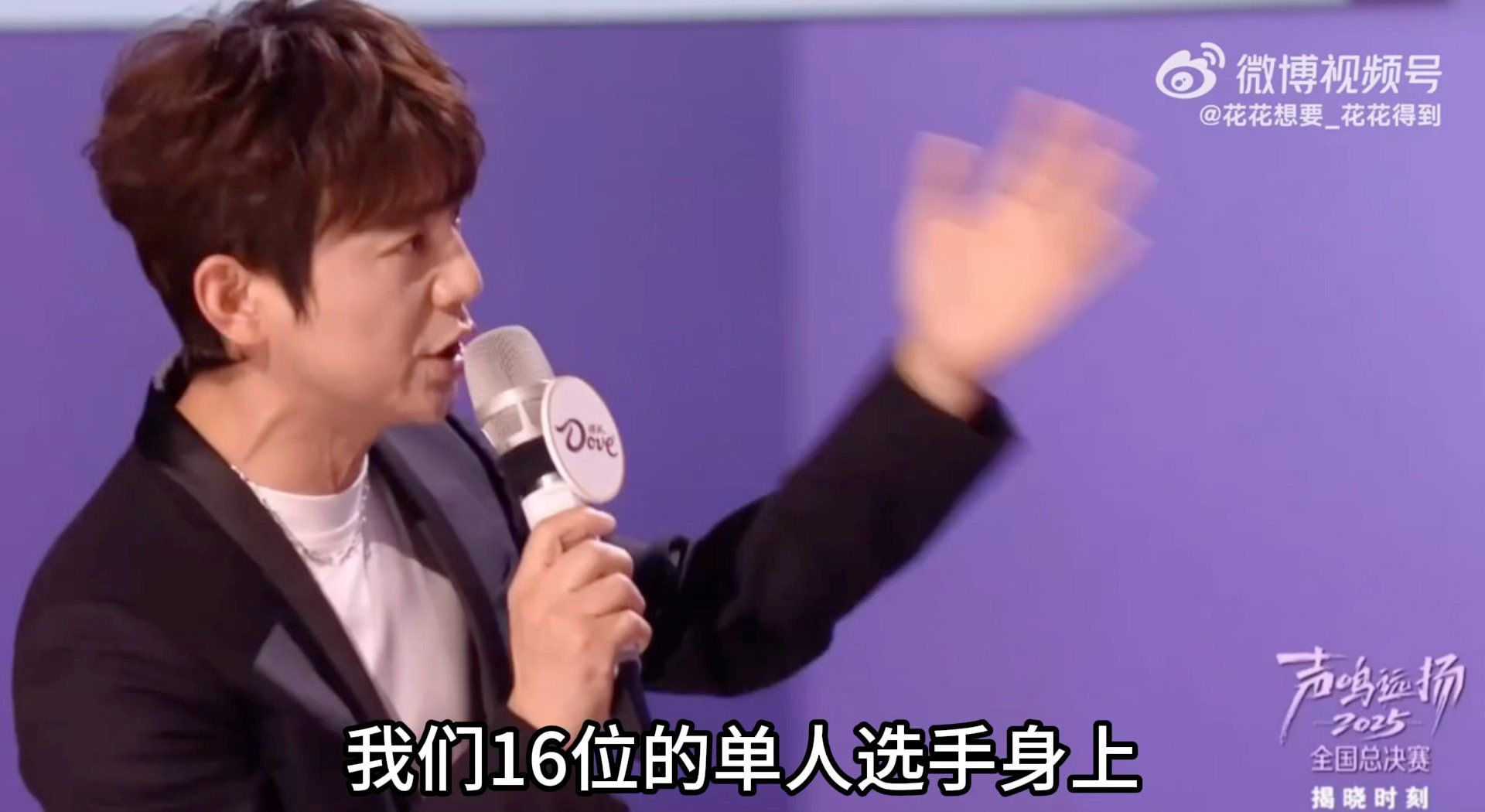 面对评审改赛制，还要遭魔丸起哄，何老师的表情包太有灵魂了！ 