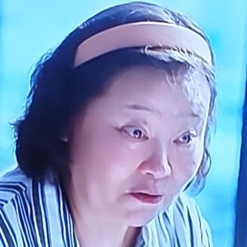 《问心》里的杨贵兰由方青卓饰演。她虽然老了，可演技好，给人留下深刻的印象。
剧中