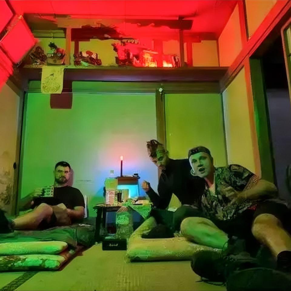 “为了流量，命都不要了？”
这年头，有人为了红，敢吃毒蘑菇、敢跳悬崖，
现在更狠