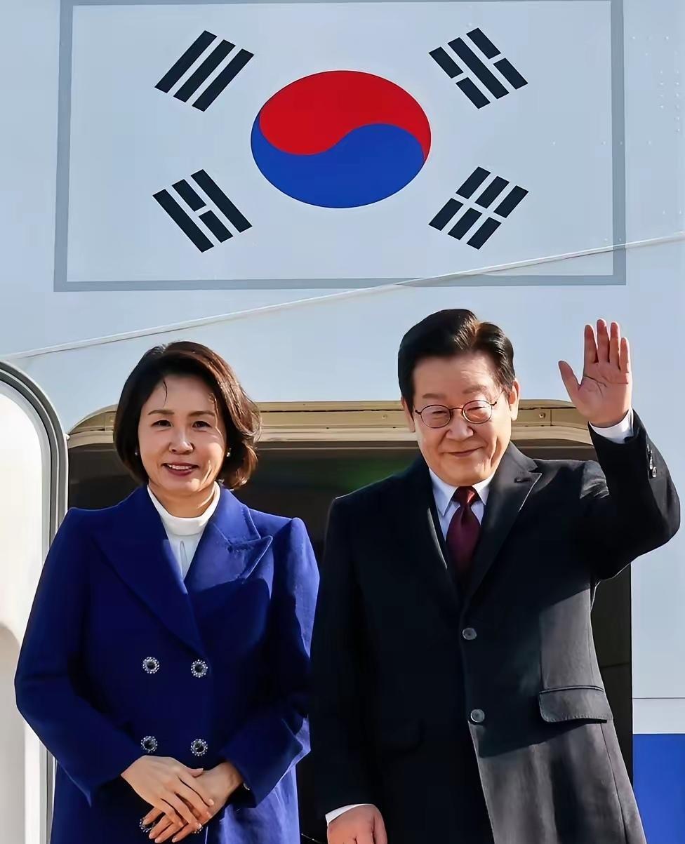 新年伊始，韩国总统李在明携夫人带着“八卦图”来了…
李在明