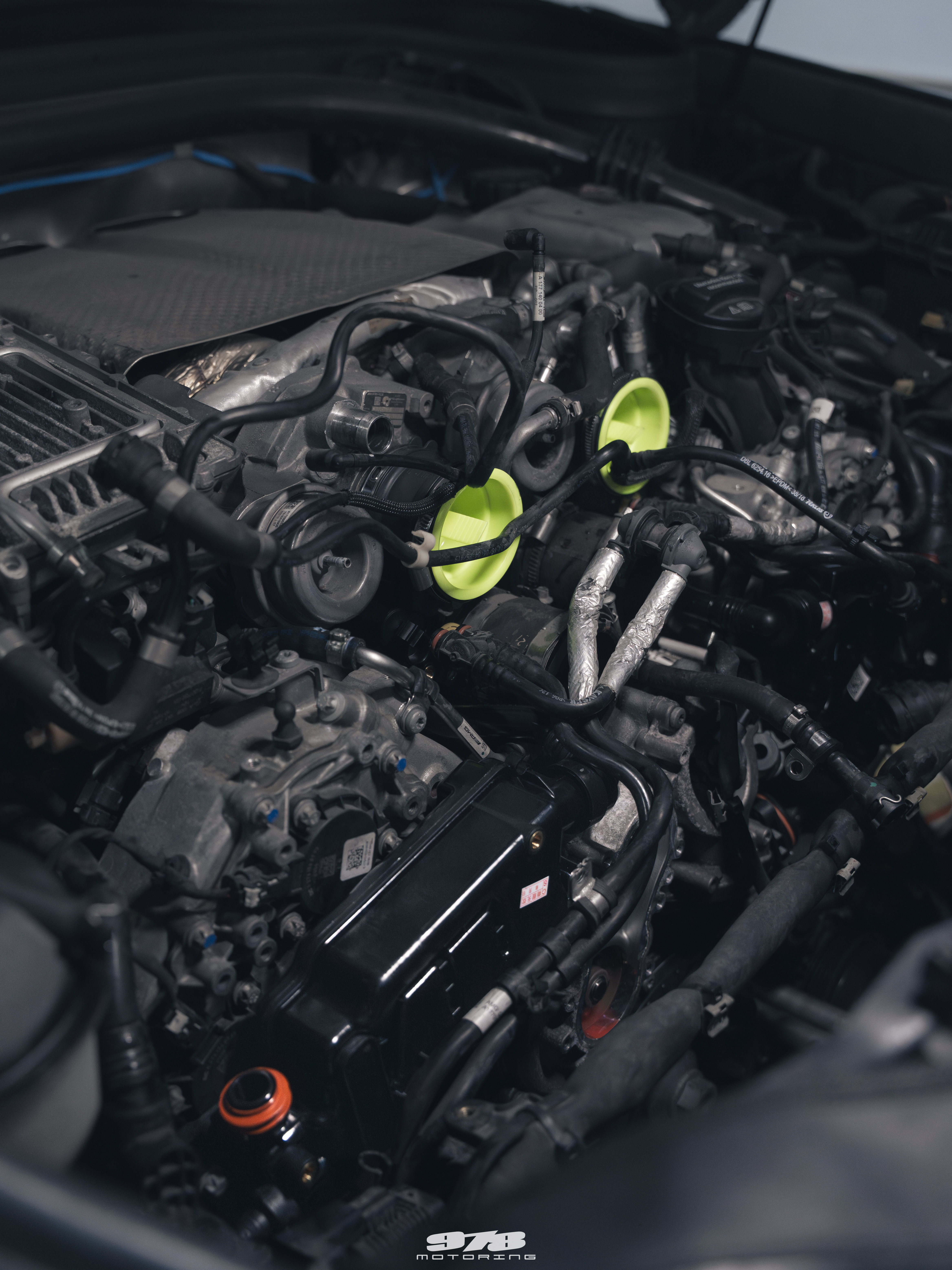 978Motoring出品奔驰G63维修作业更换原厂废气阀、清洗节气门 