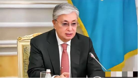 谁也没想到，哈萨克斯坦总统托卡耶夫，居然在国际大场合上，当着150多个国家代表的