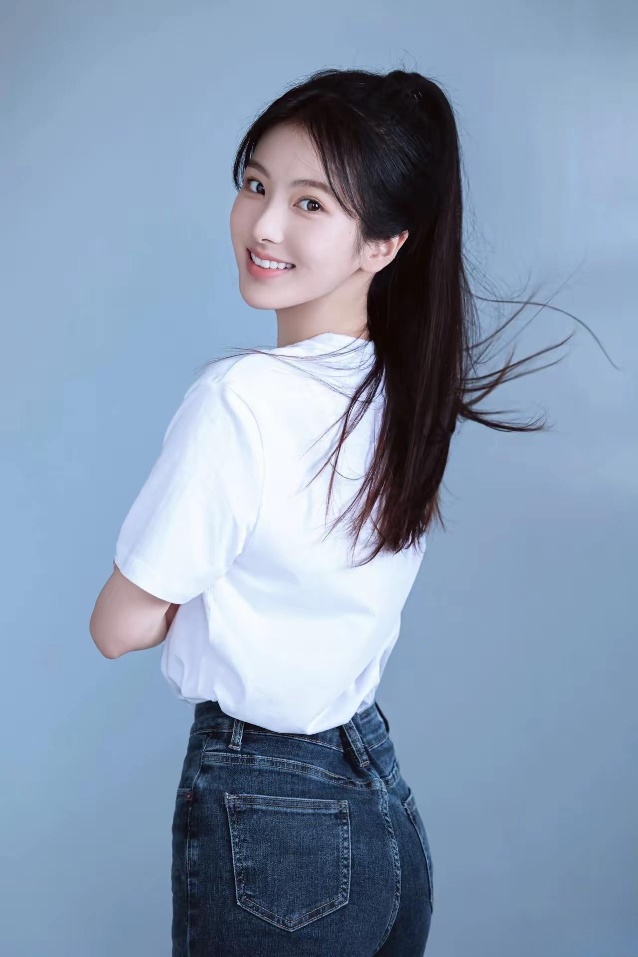 元气少女，微笑面对每一天！😊✨