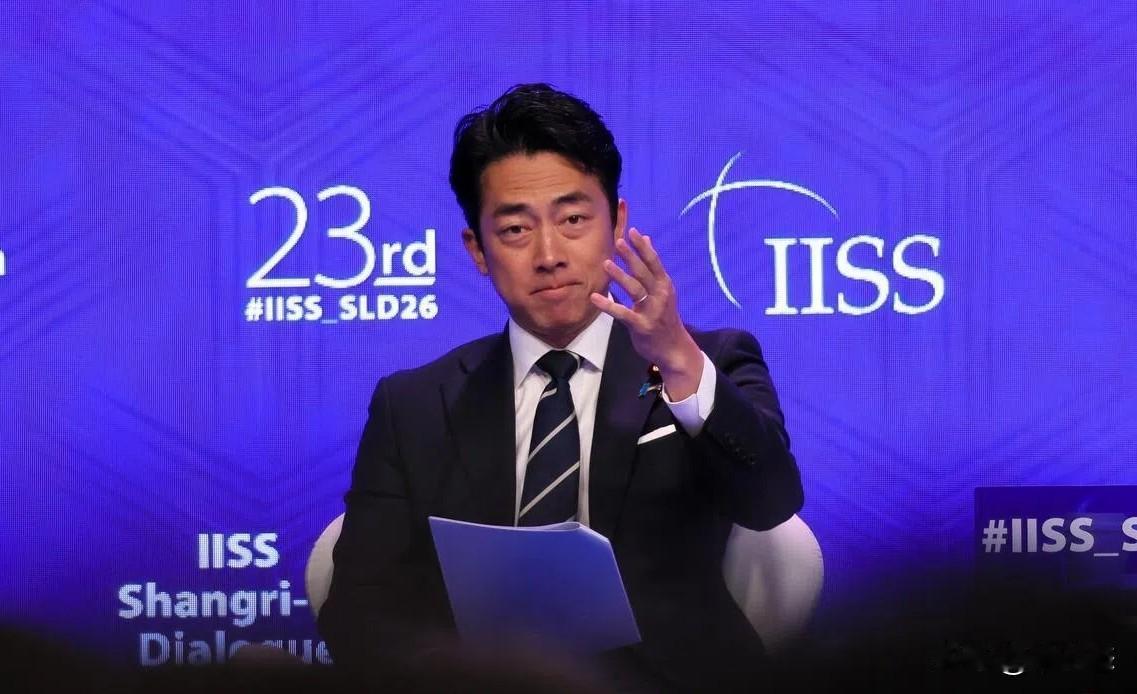 日本防长小泉否认“新军国主义”，反指责中国军事扩张

日本防卫大臣小泉进次郎首次