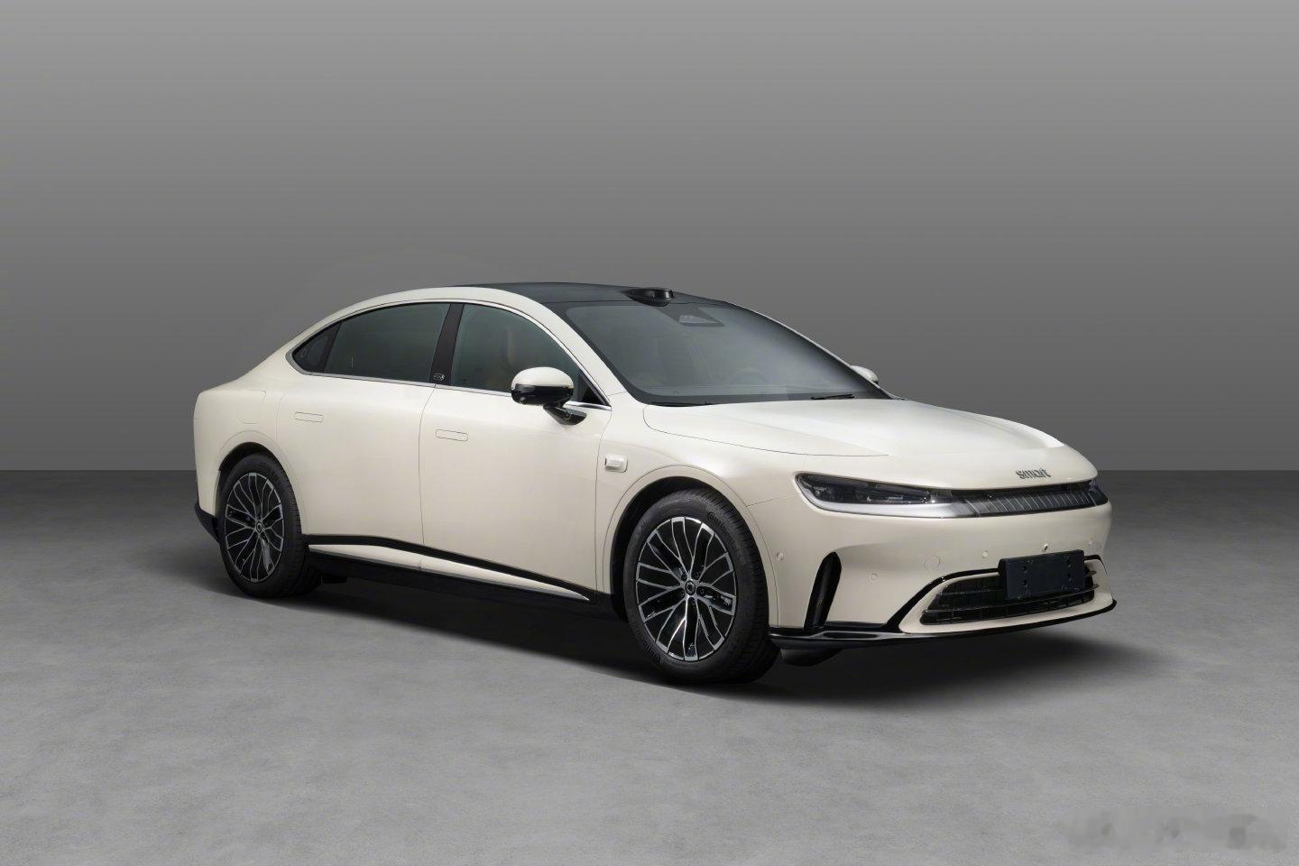 smart精灵6号公告图发布曾经那个在城市里灵动穿梭的smart，如今要“变身”