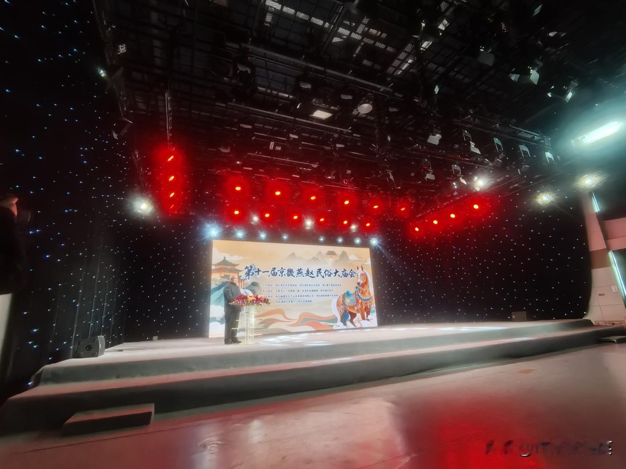 越早明白越好：那些暗中操纵你一生的16条人性法则！
1、你越是好说话，别人越不把