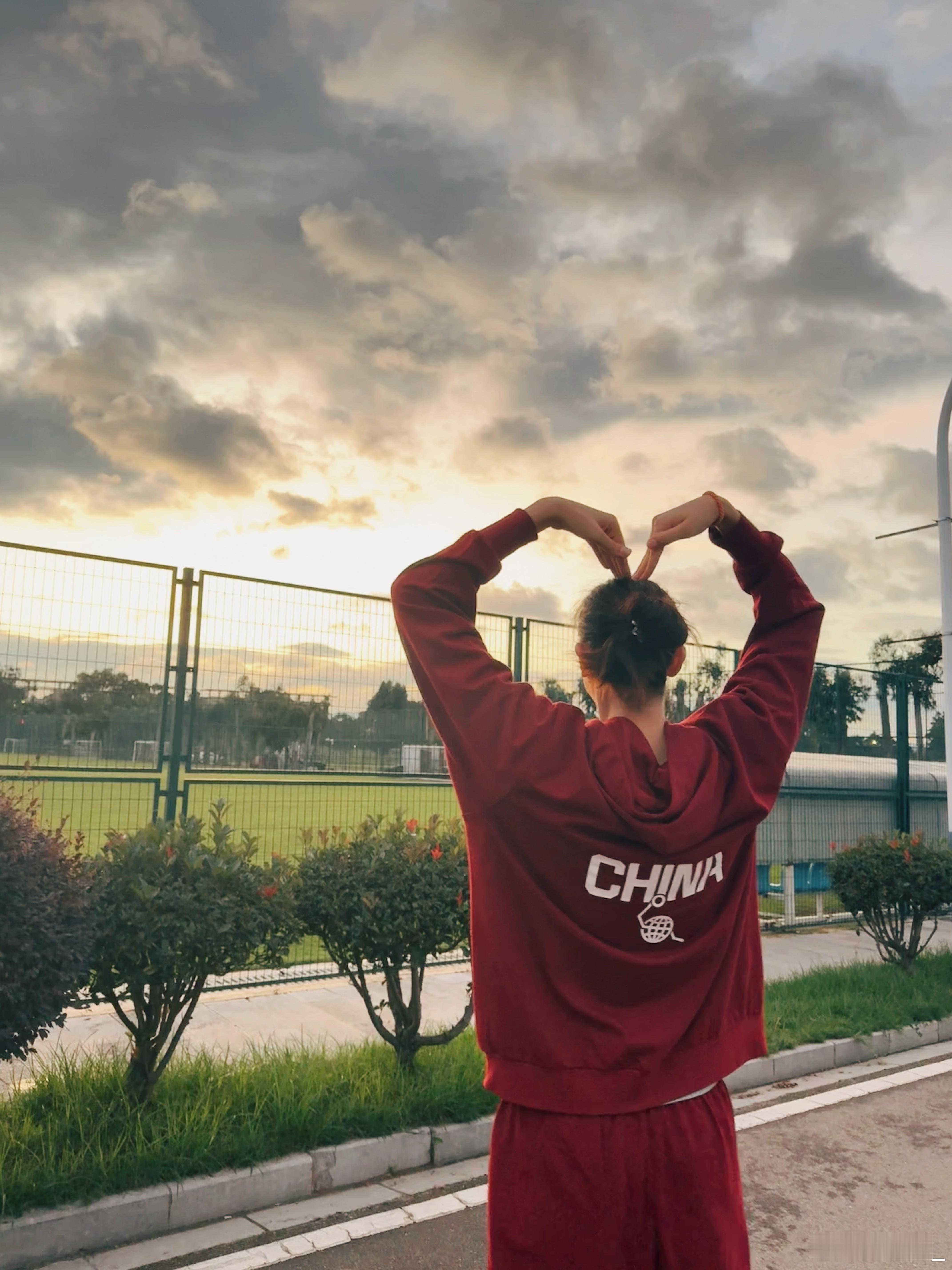 ⏳100天，对于运动员来说，是无数个日夜的浓缩。我深知，此刻在训练场上挥汗如雨的