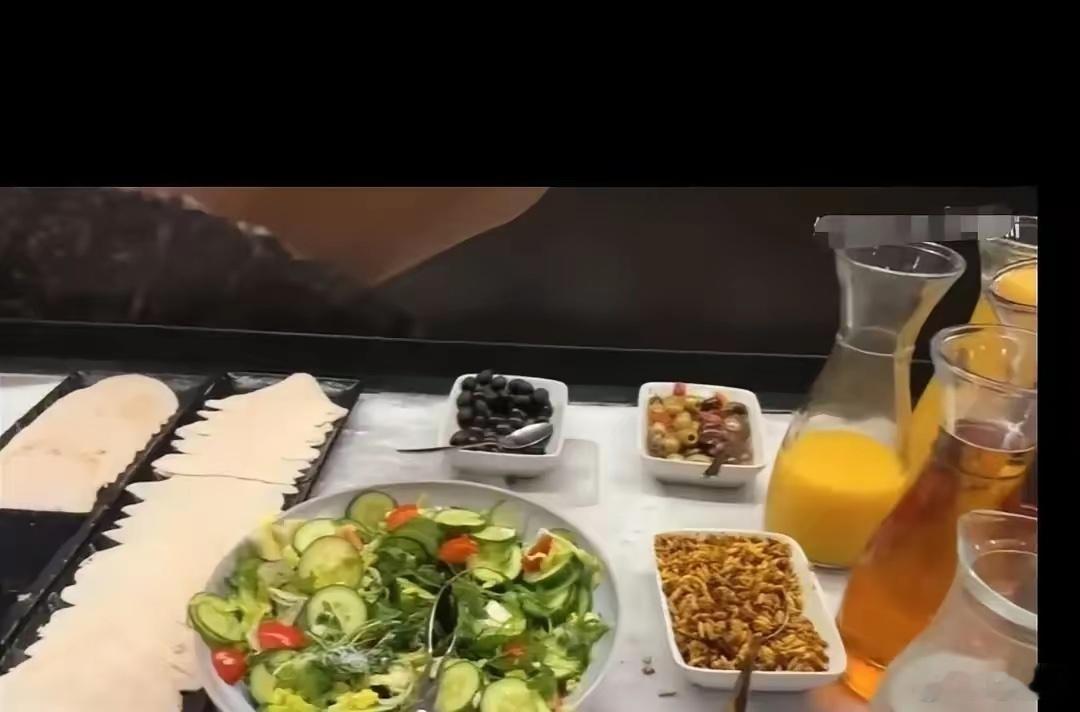 伦敦世乒赛团体赛 饮食让人感觉非常难以舒服61岁的老将倪夏莲说：这里的米饭硬得根