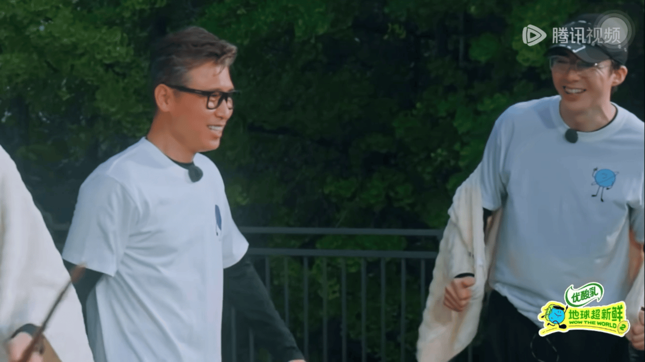 欠欠的又惹人“打”[哈哈]​​​