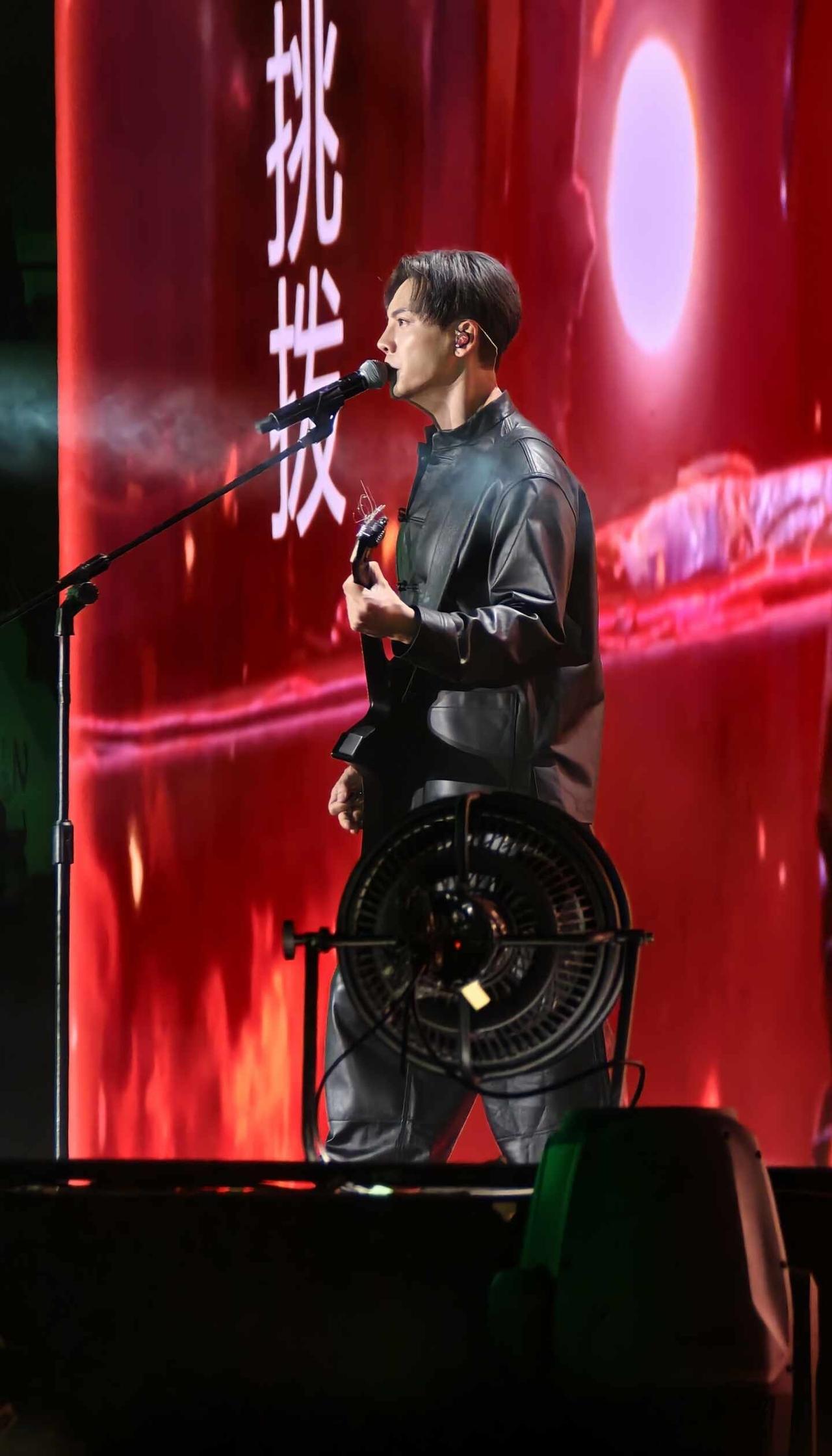 这就是张大佛爷的排面吗Part 4
多么坚定的眼神
多么坚毅的侧脸（编不下去了s