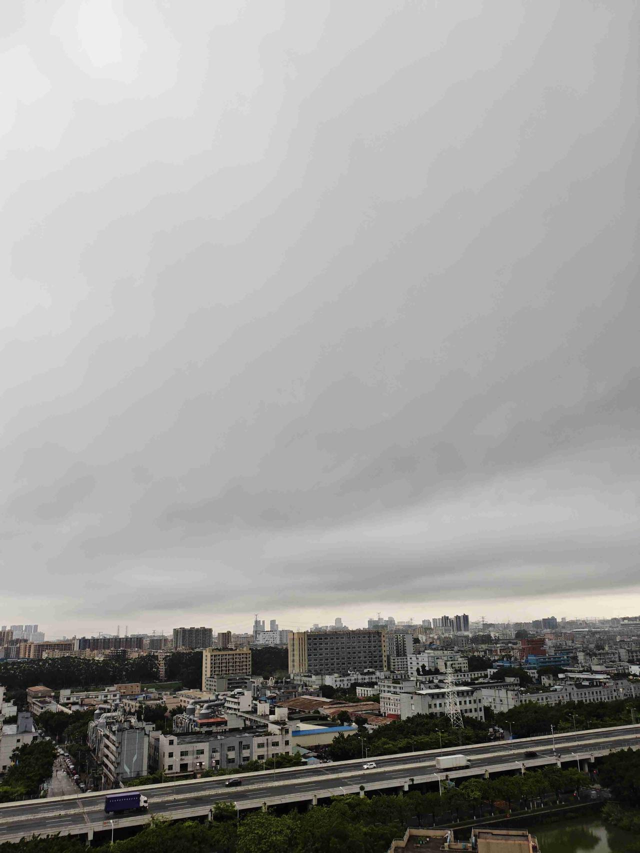 我的今日状态：😁轻松愉快
我这里的天气：🌧下雨深圳今天有小雨，气温25度到3