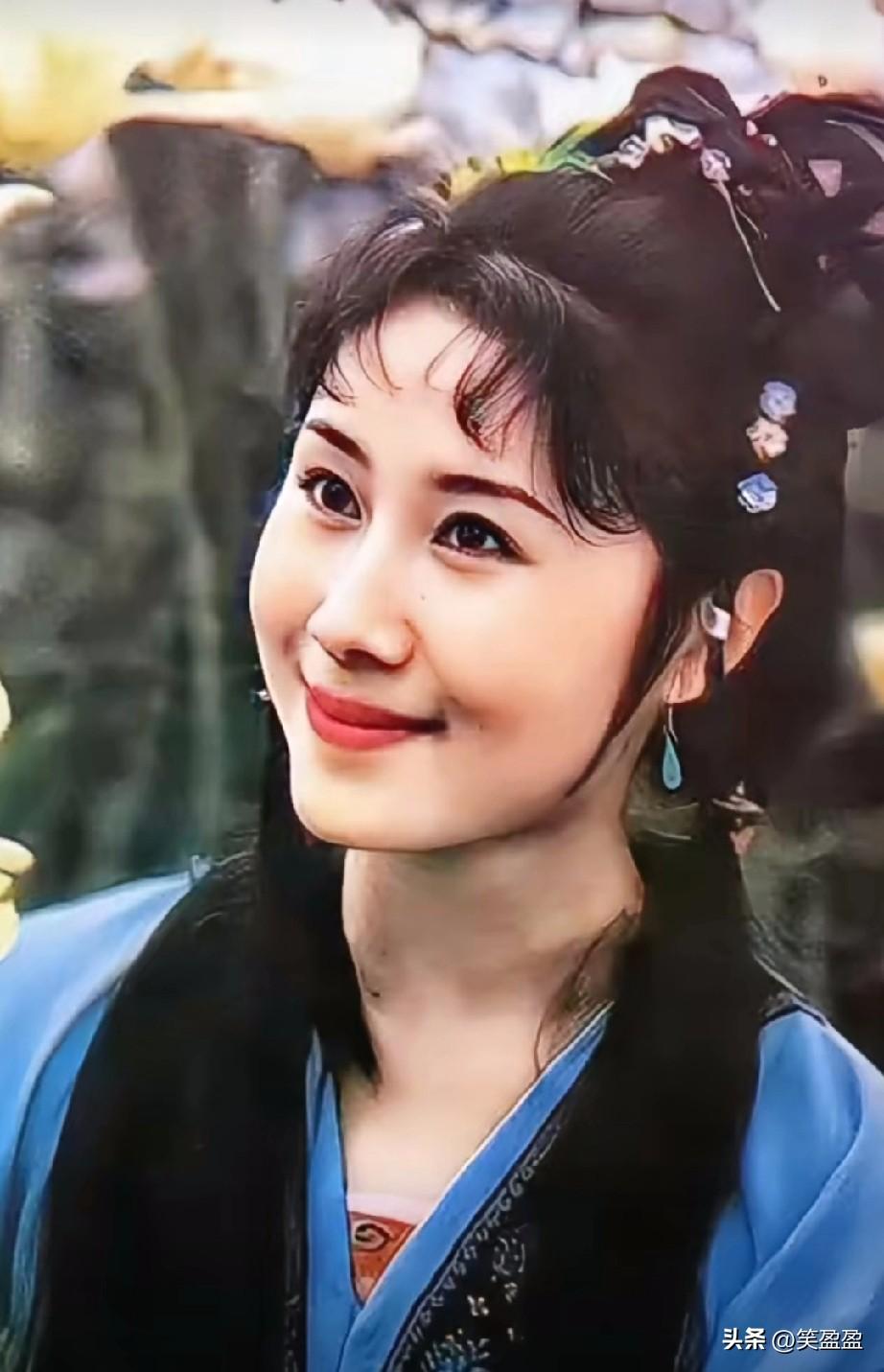 牧羊女当年追求李连杰被拒绝，
如今58岁依然单身，还记得她吗？