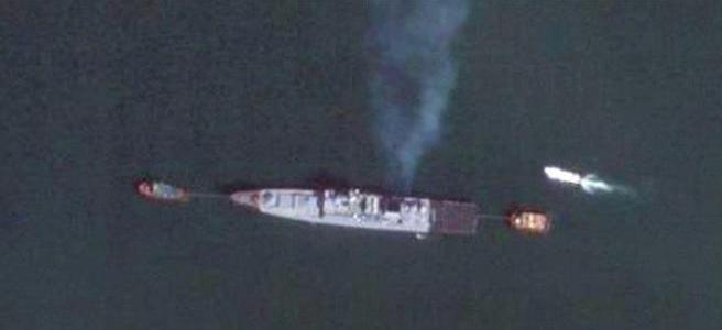 9月15日卫星图片显示，现在的俄罗斯黑海舰队旗舰马卡罗夫海军上将号护卫舰被拖船拖