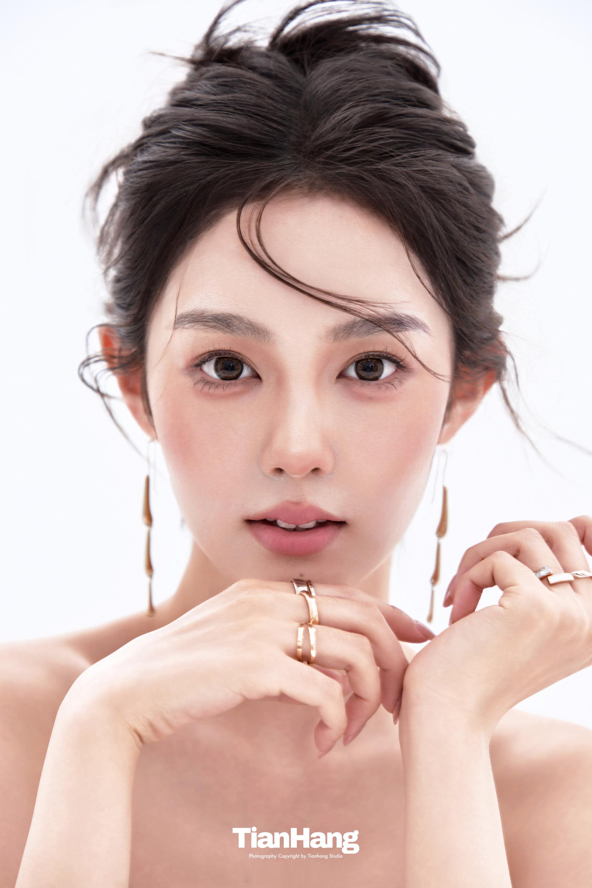 ✨棚拍分享黑与白之间 藏着永恒美学💫天航工作室韩系棚拍肖像杂志风 ​​​