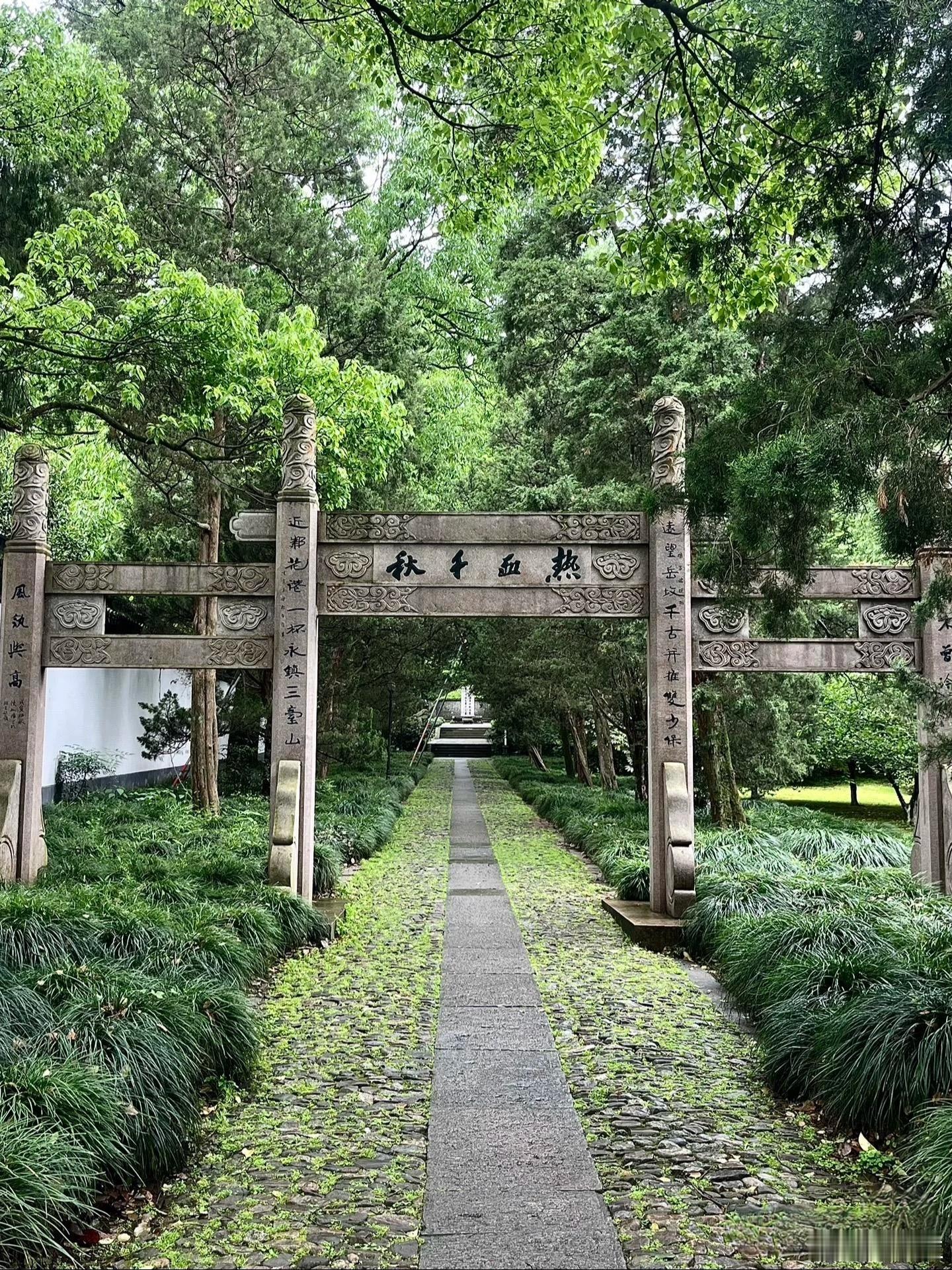 1457年，于谦被砍头后，锦衣卫去抄家时竟一无所获！正在灰心丧气之际，忽然发现一