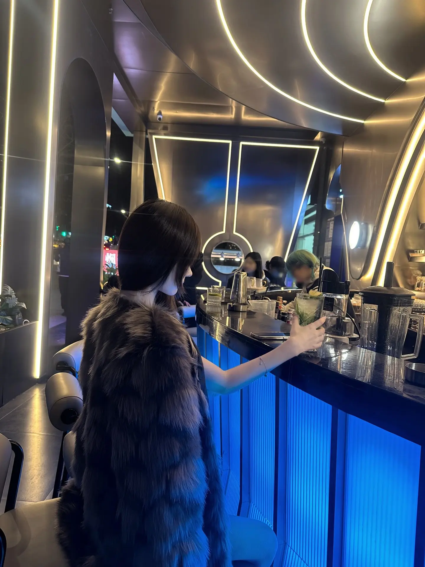 放心睡吧 只是不能相爱了而已 你凌晨打来的电话我还是会接的
