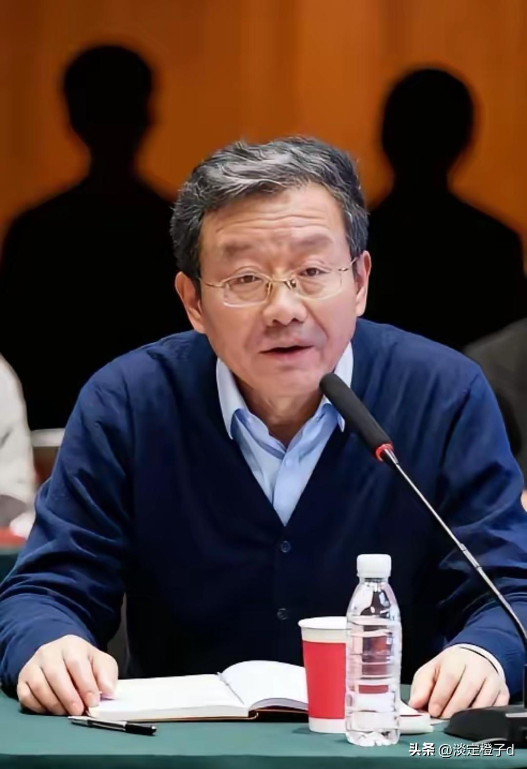 复旦教授王德峰直言重利轻义，戳中时代病灶。
 
新观点明确，逐利是发展动力，失控