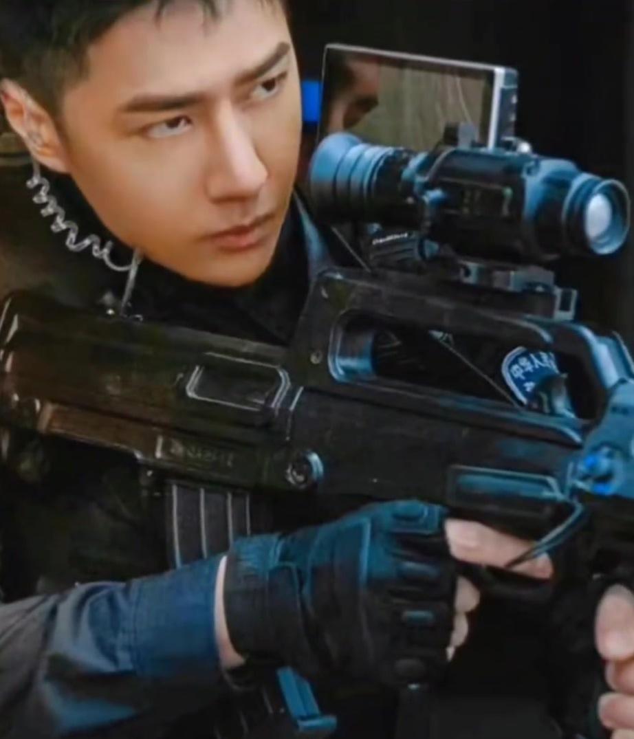 扯淡的一天又始了[笑哭]
王一博的制服杀，简直是颜值天花板！
别扯犊子了，帅得没