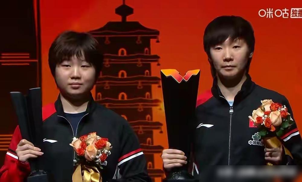 王曼昱击败蒯曼实现女单蝉联，下半年她已连获三站单打冠军，统治力惊人。
当她被沉