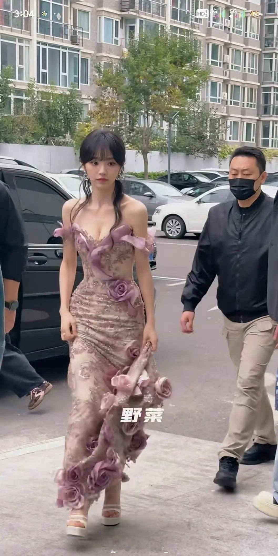 田曦薇北京活动线下造型，状态怎么样？ ​ ​​​