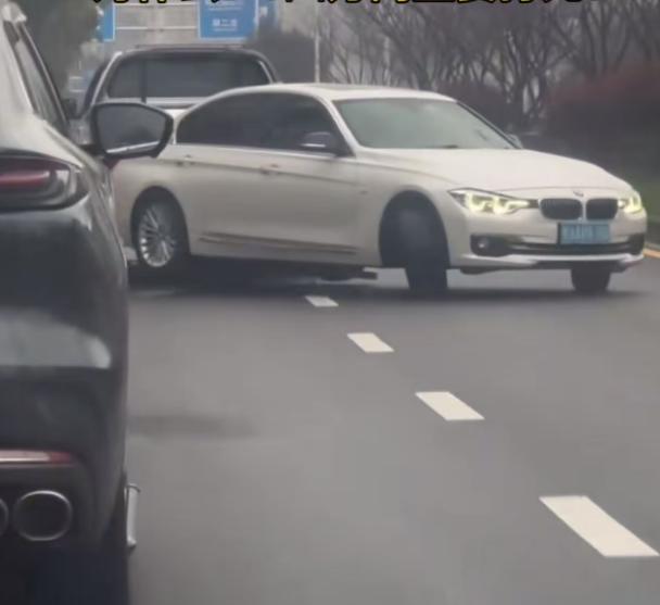 清收队为什么敢明目张胆收车？真相太现实！
车贷逾期、抵押车纠纷，清收队总能精准找