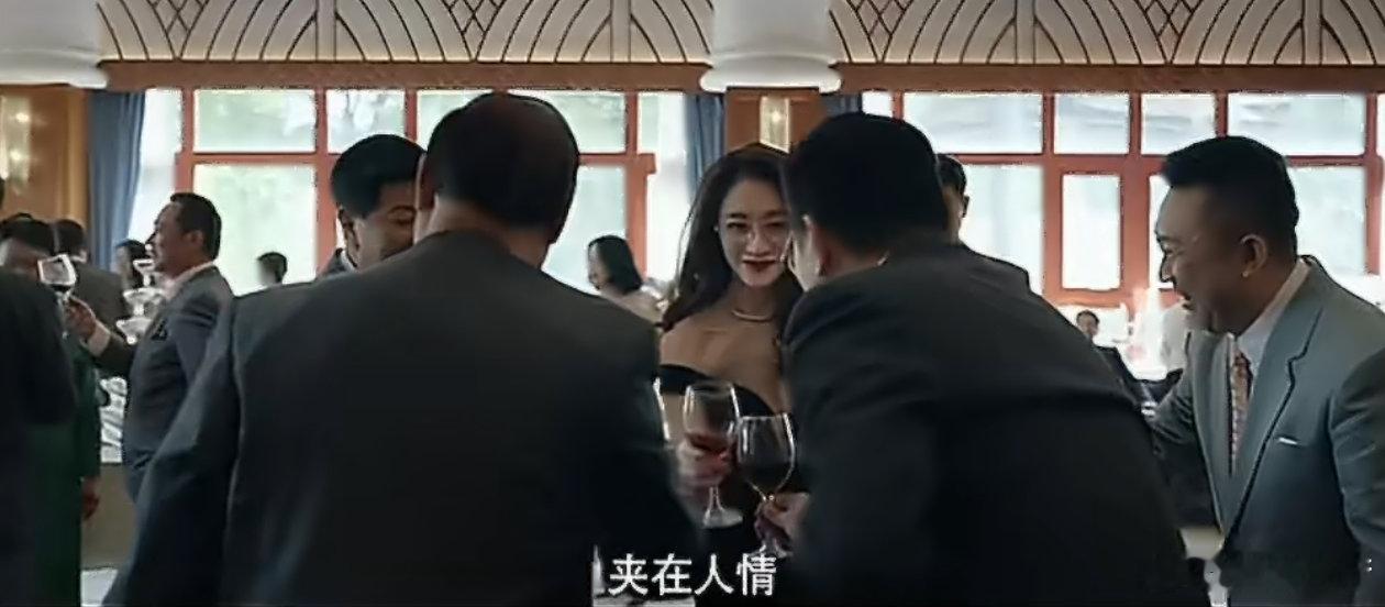 李小冉新剧又演坏女人很难得看到李小冉尝试这类扫黑反腐题材里的反派角色一出场就牢牢