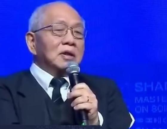 “遮羞布被扯掉了！” 美籍华裔数学家丘成桐曾表示：中国的数学水平比美国落后了 8