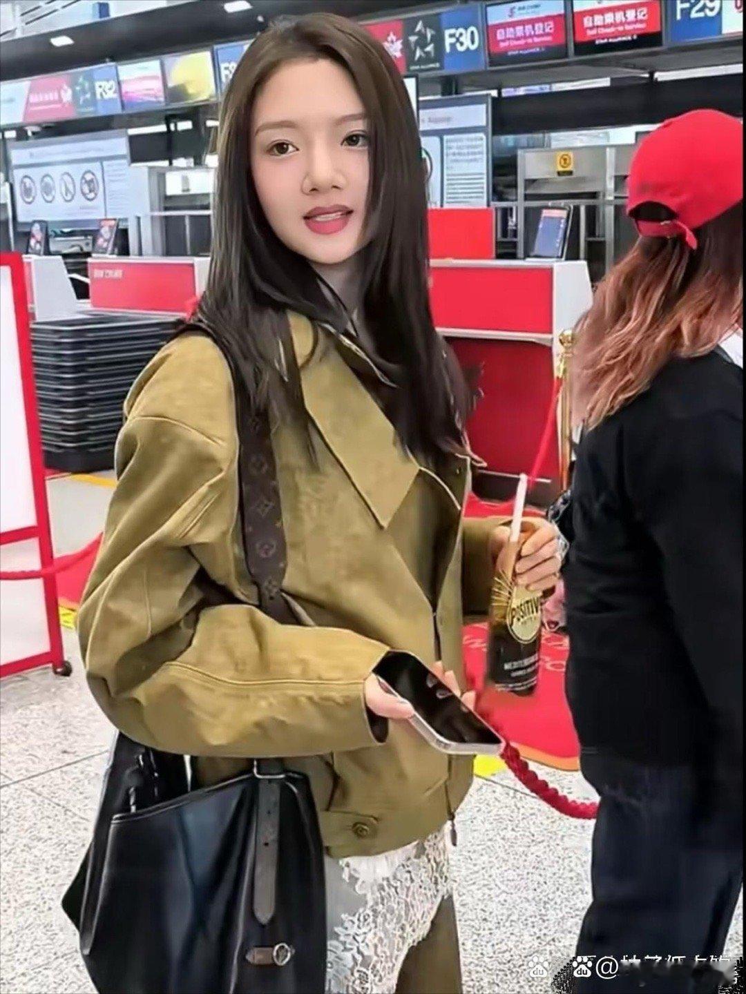 任敏已经很瘦了，但在镜头前还是看起来有点胖 