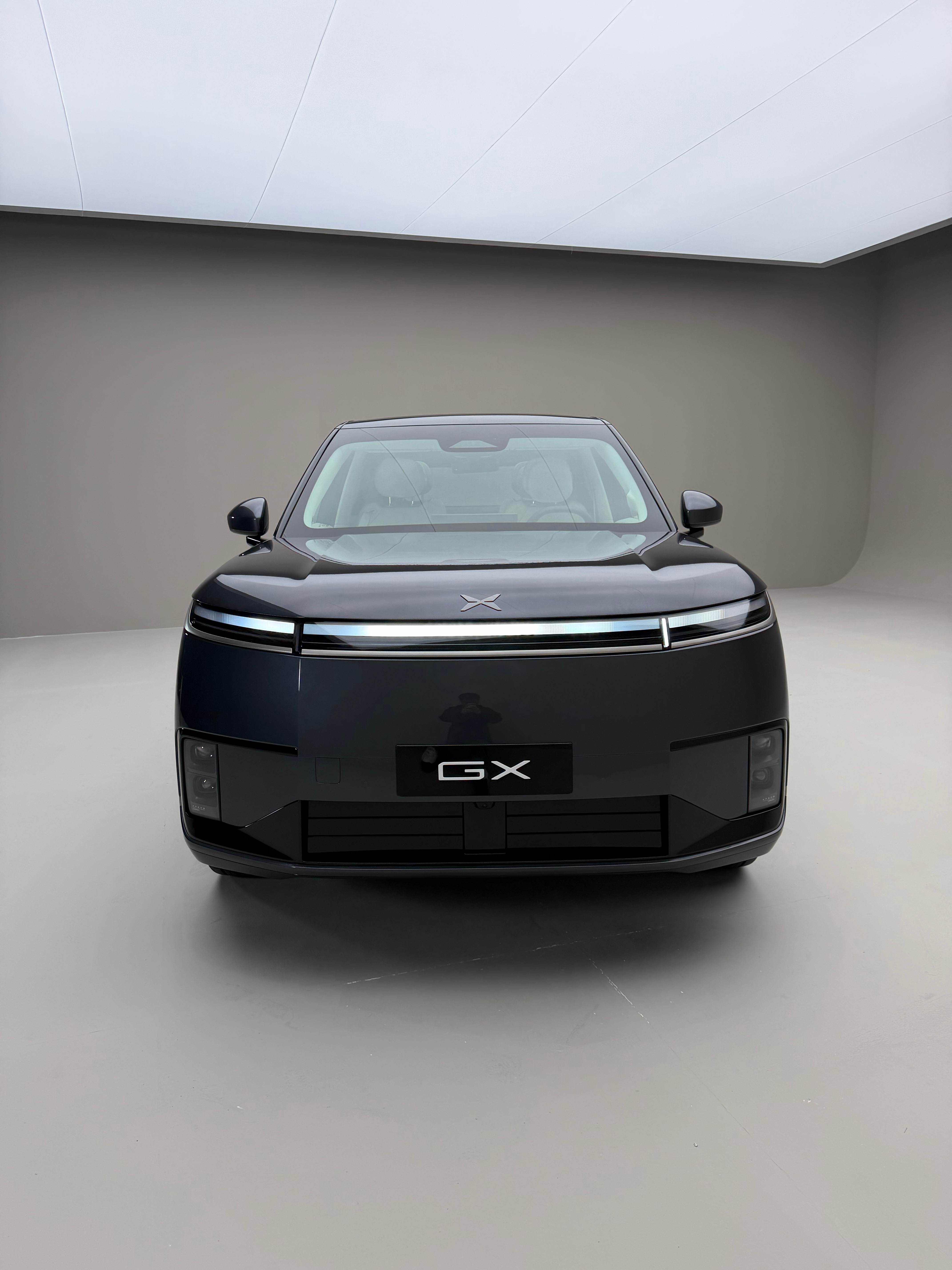 小鹏GX最漂亮的就是这个颜色+白色内饰！大v聊车新科技旗舰小鹏GX来了