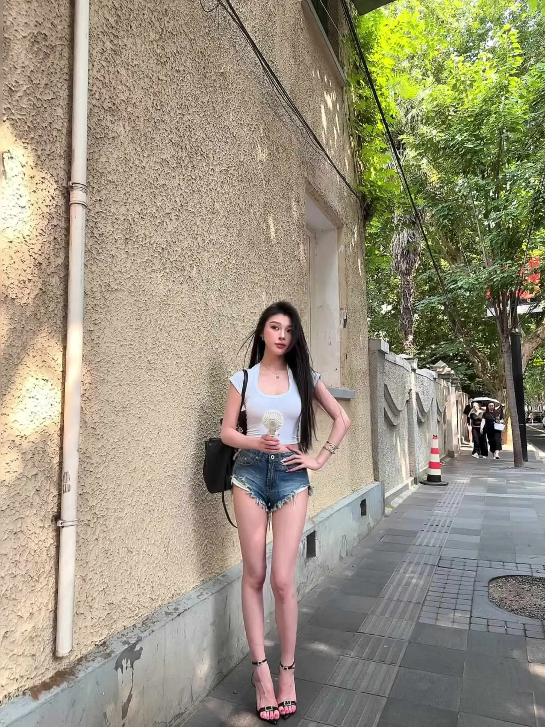 我站在这 就已经为这场约会买单