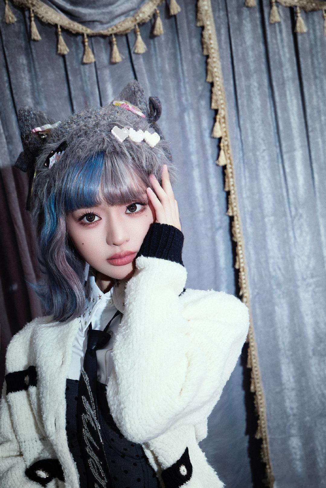 内娱最严厉的Golden翻唱来了 演唱最见真章。黄霄雲的现场演绎，尤其是极具爆发