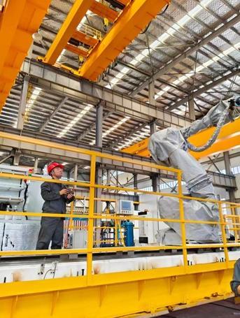 最近，一台由山钢集团山信软件莱钢电子公司自主研发的激光打码机器人漂洋过海，奔赴印