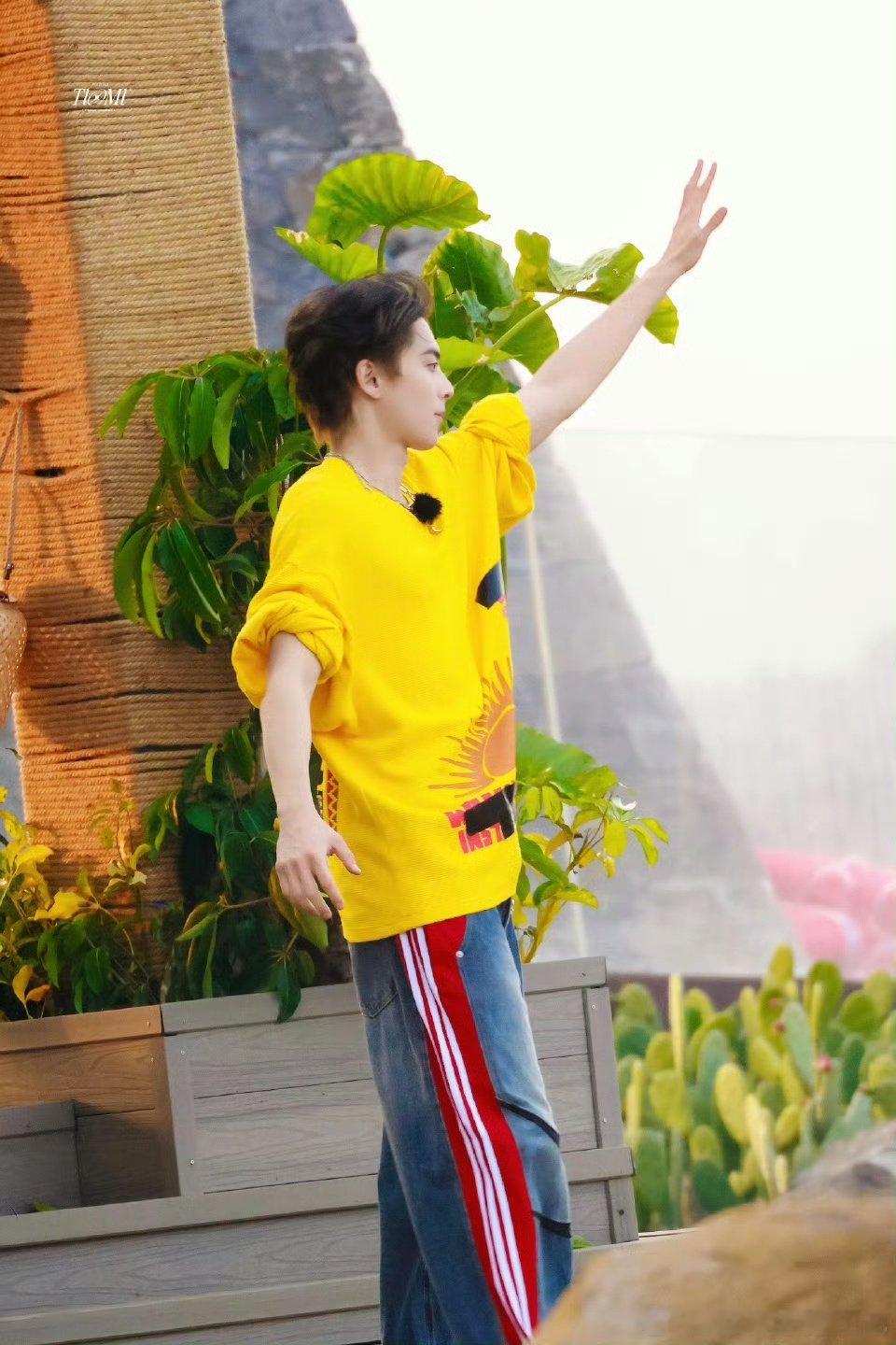 王鹤棣30分钟采访聊了1小时 棣棣这细节太戳人了！采访不压缩时间不打断对话，还能