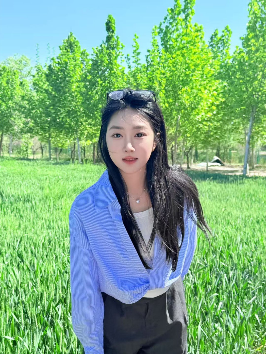 天气：🌞坐标：大麦田🌾文案：风吹麦浪的时候 我好像抓住了风这不得把打工人迷死