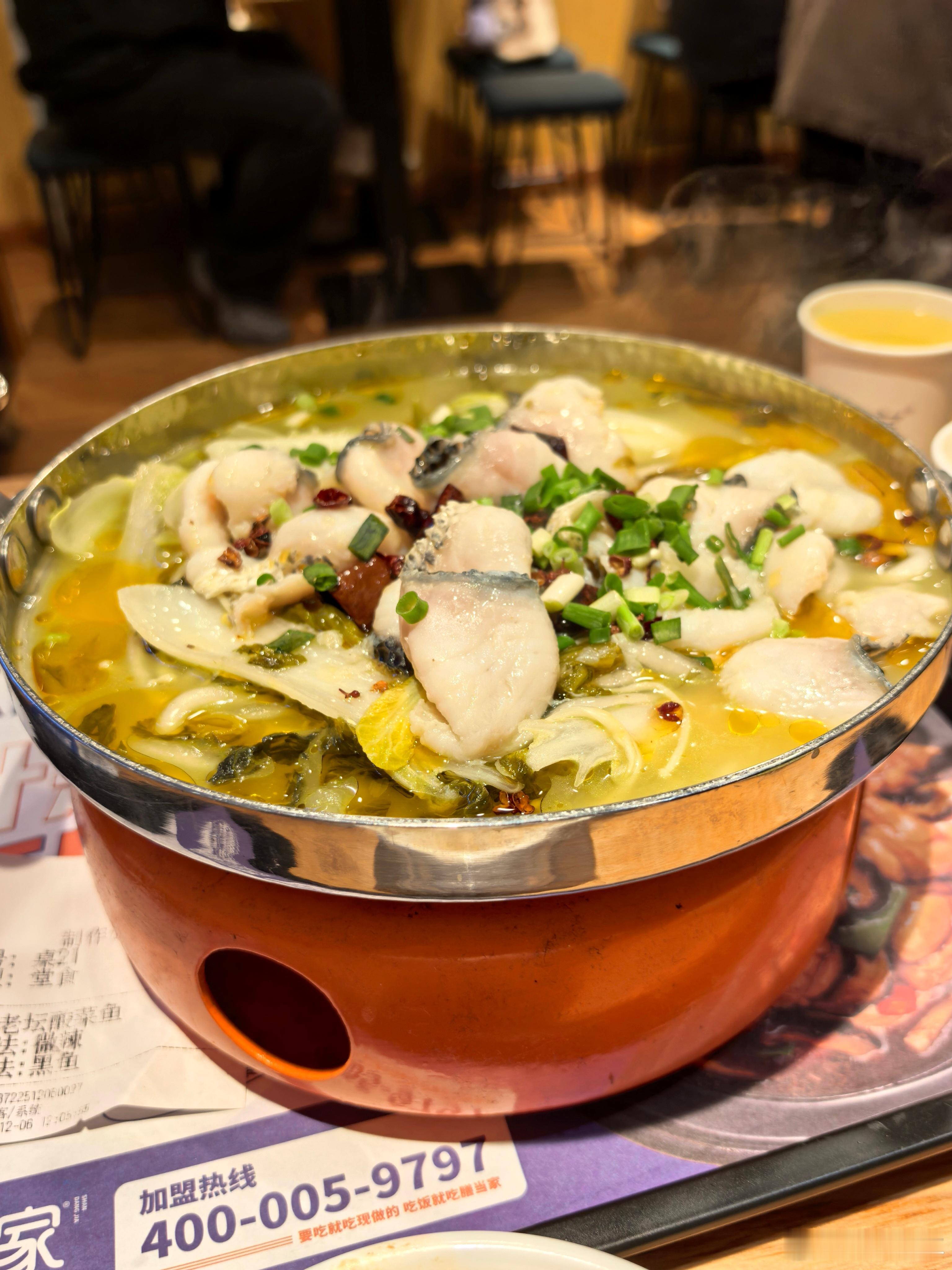 今天来尝尝公司楼下的酸菜鱼，味道还挺不错的，重点是价格也不贵，你们猜猜多少钱？ 