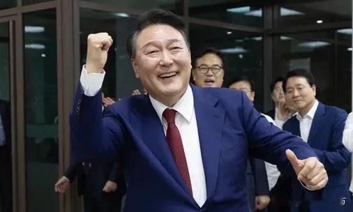 尹锡悦被批捕，意味着20天内要对他进行起诉。