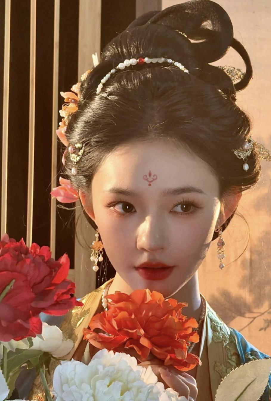 林允新剧插花仕女造型  林允插花仕女造型 我宣布最适合林允的造型终于出现啦！这几