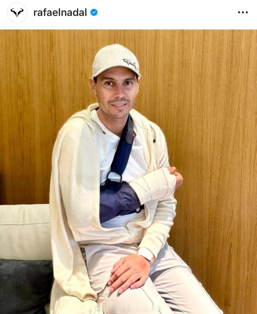 纳达尔在个人社交媒体上宣布自己最近接受手部手术。这位已退役的网坛传奇开玩笑说自己