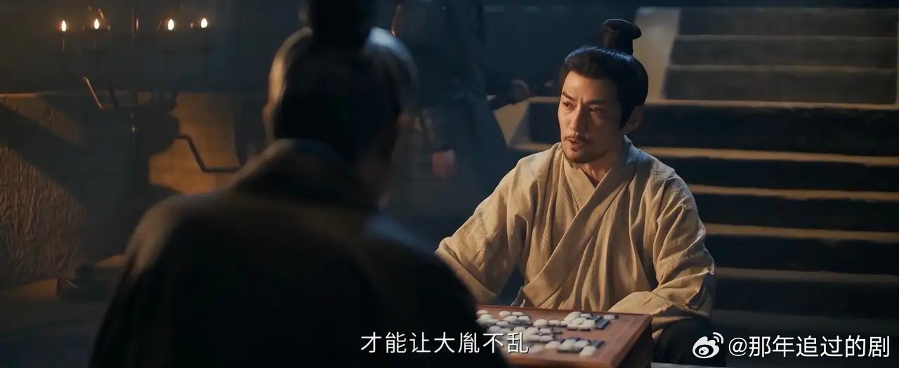 戚贵妃寝宫失火那一夜，救火的宫人桶里面装的不是水，是火油。魏严去救戚贵妃的这条路