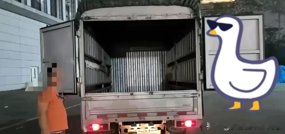 王先生的设备价值五十万。无人设备西安生产，运往珠海参展。签约德邦物流运输，设备上