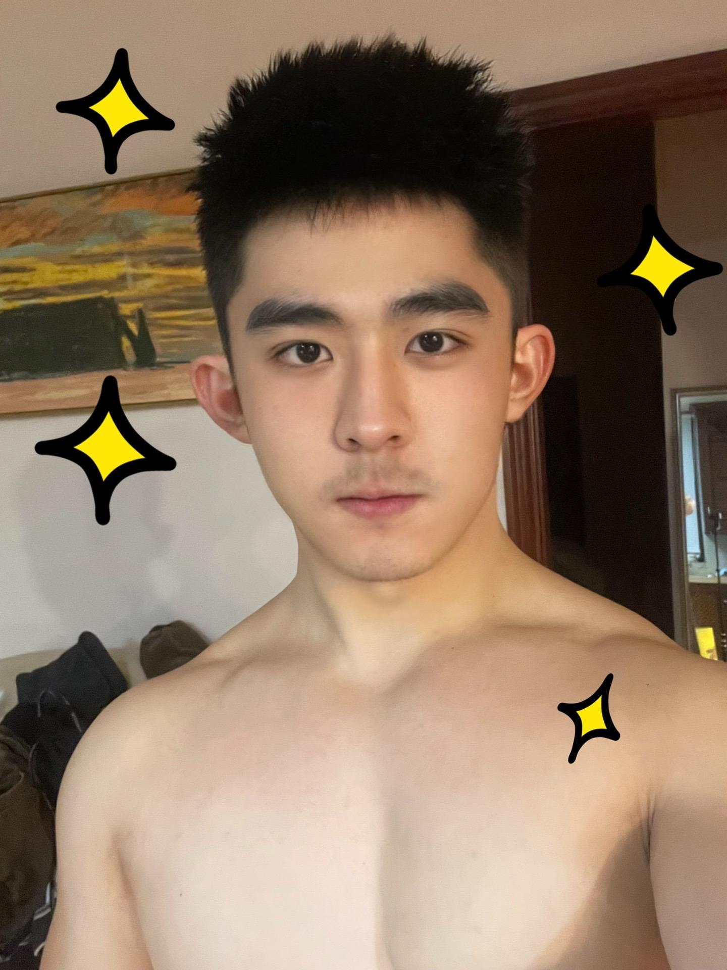 星光闪闪小孩哥✨。