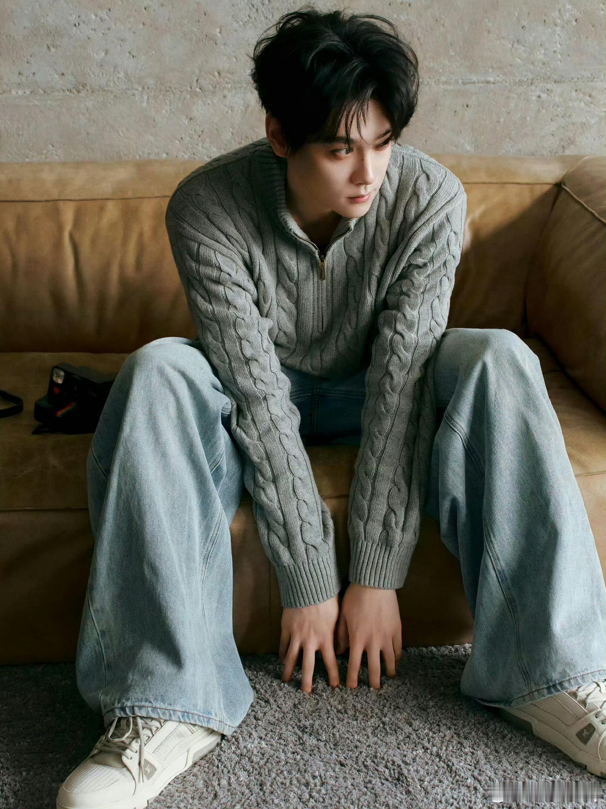 田栩宁 ✖️ 立春营业大片立春启序，风遇温柔。田栩宁全新春日造型大片释出，身着R