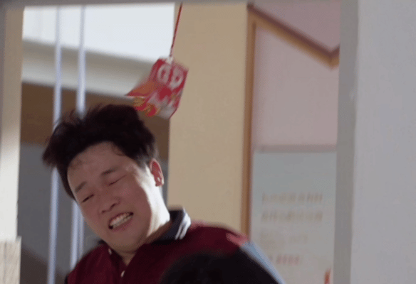 用一个字形容考后状态 紧绷的神经突然松开，脚步都飘了，课本扔一边，计划啥的先不管
