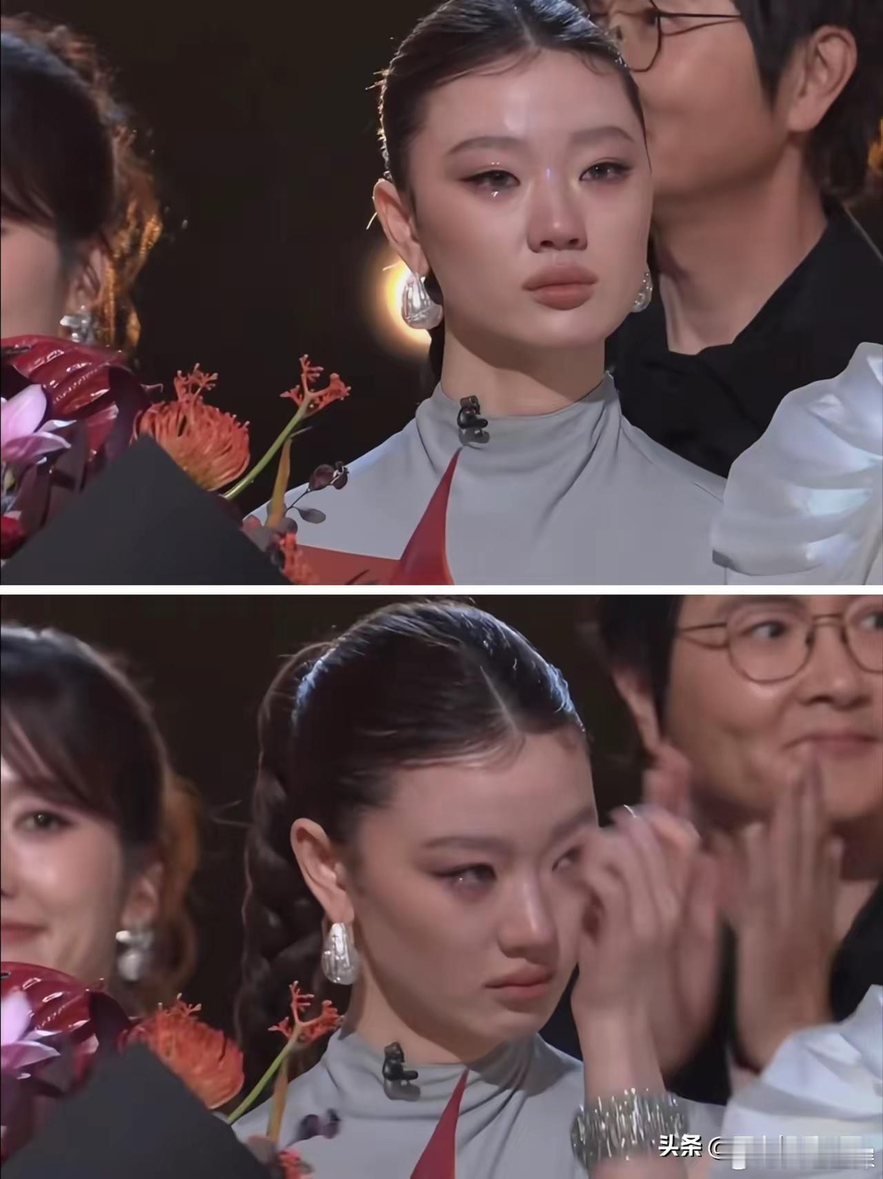 在总决赛的舞台上，四位候选人争夺终极歌王，最终她获得第三名。         令