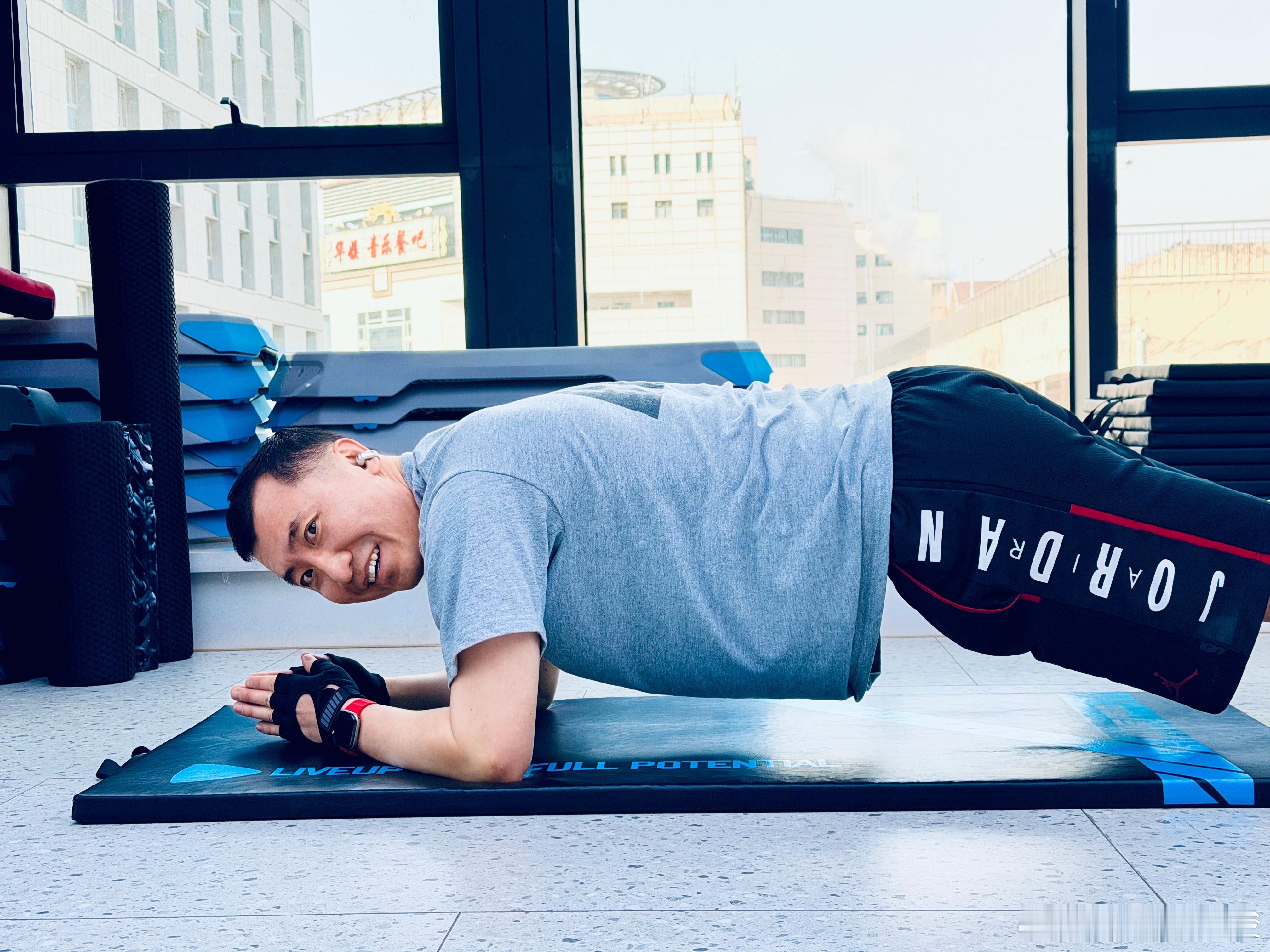 祝每一个努力奔跑的人，都能春风得意，喜乐长安。好梦~~~ 