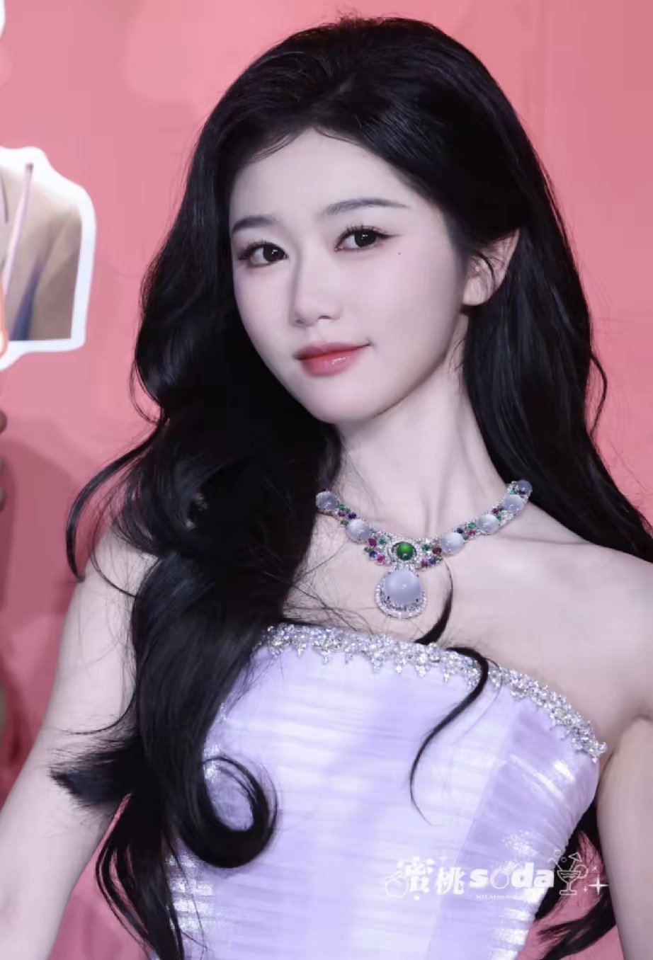 好奇查了下岳雨婷的出身不查不知道一查才知道，岳雨婷她自己原来就是小说女主岳雨婷曾