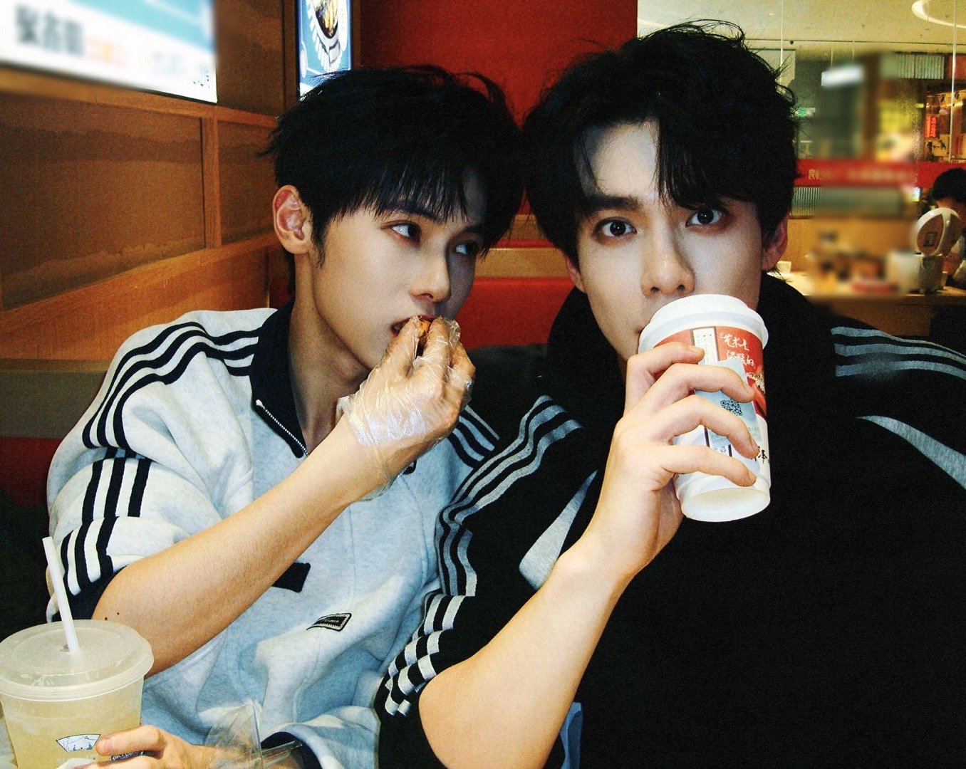 你俩真的只演了大侦探短剧吗 贾雨这角色被韩东霖注入了灵魂！看他在片场那游刃有余的