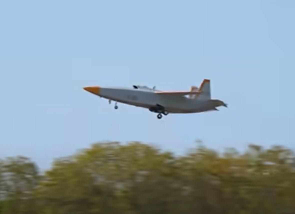 “日本自卫队最近测试了正在研发中的高超音速导弹系统的部署，该系统旨在保卫东京的岛